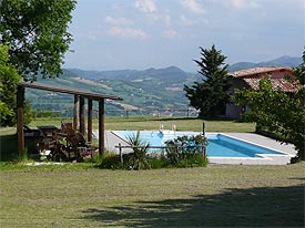 het zwembad op agriturismo Caravanserraglio