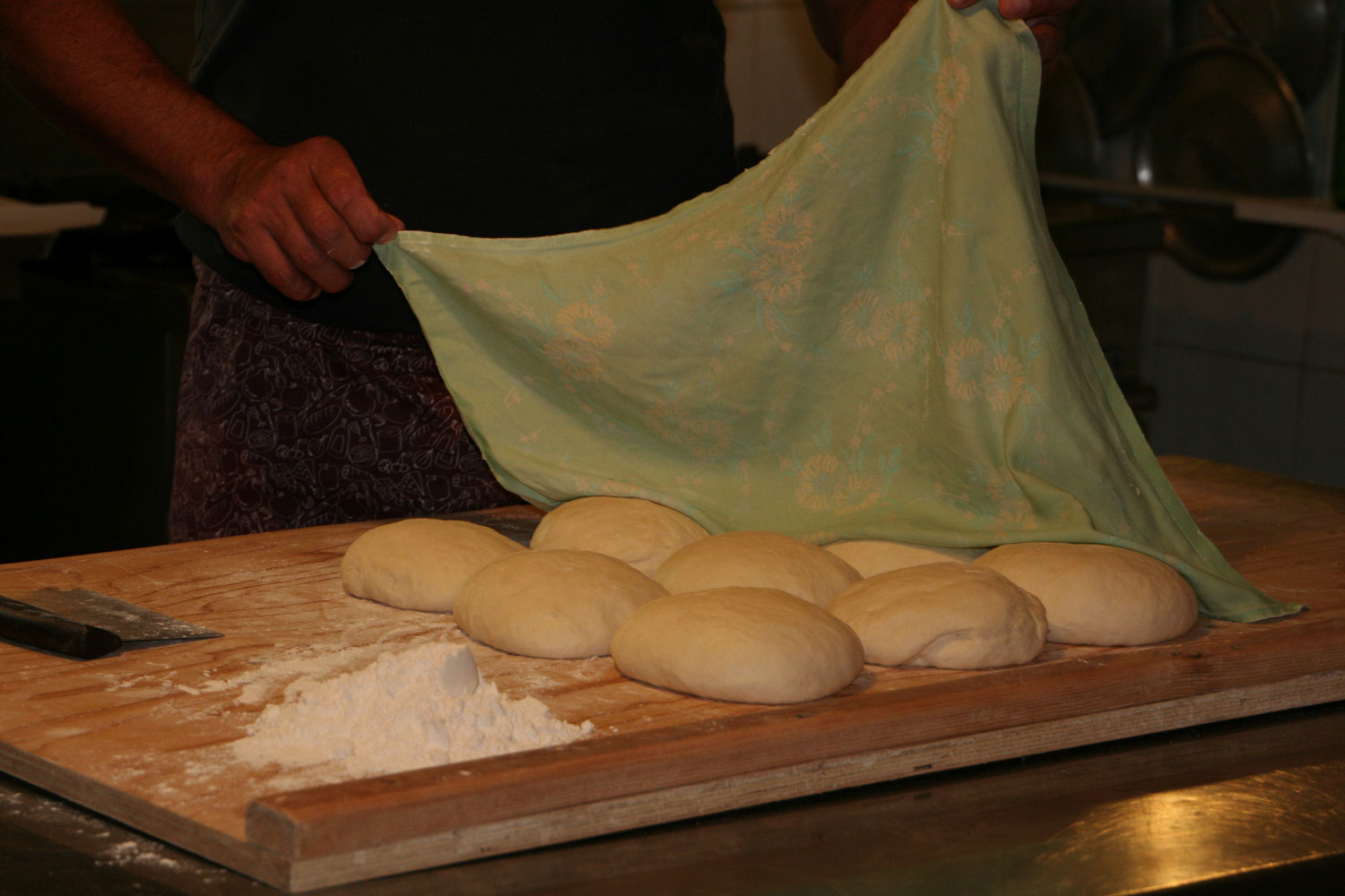 Fundamental techniques for pizza in Marche Italy