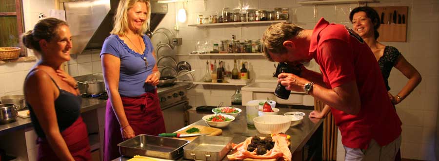 Holiday in Italy, cooking and tasting wines