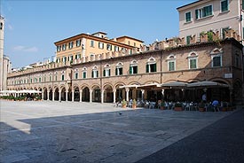 Art history holidays Marche Italy